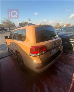 تۆیۆتا لاند کروزەر